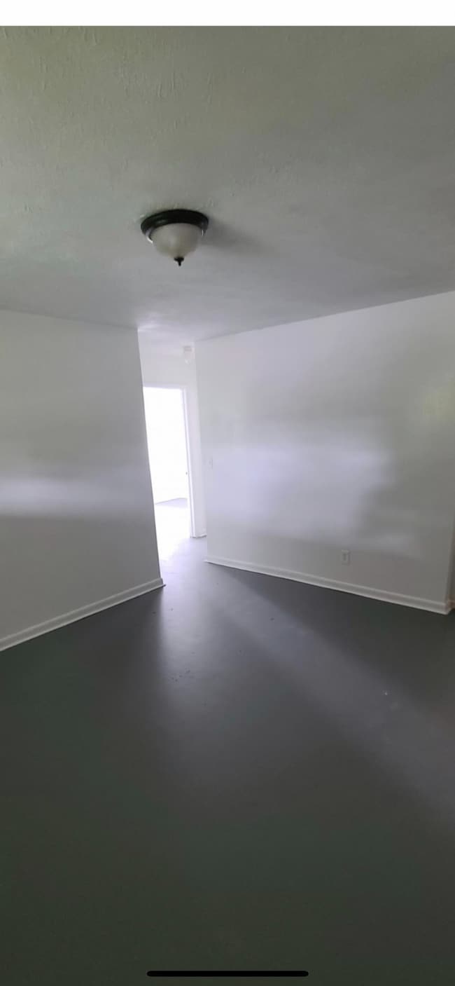 Building Photo - 1196 W 30th St