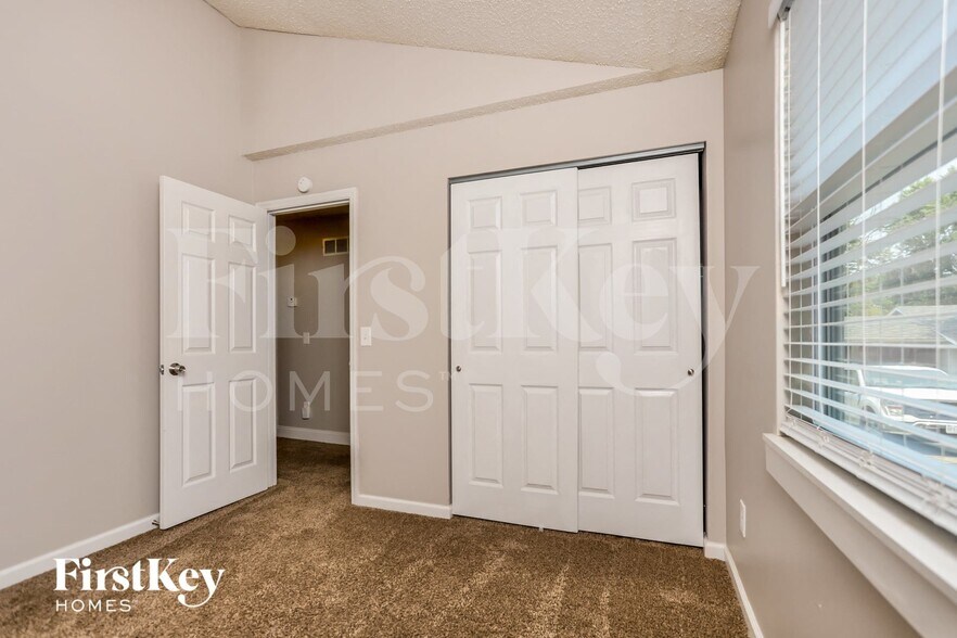 Building Photo - 24 Pheasant Ln