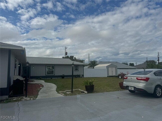 Building Photo - 502 NE 25th Ave