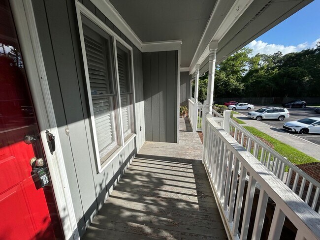 Building Photo - Charming 2BR Condo – Move-In Ready!