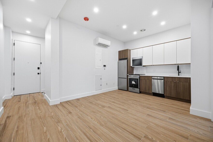 Building Photo - 379 Hawthorne St