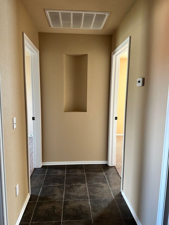 Building Photo - Beautiful home located in the Waterstone area! NO PETS!