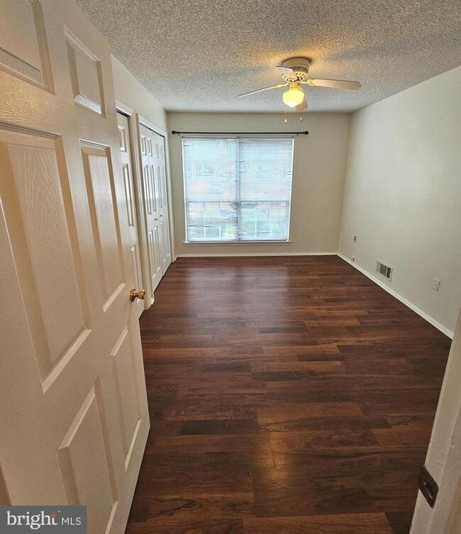 Building Photo - 98 Versailles Ct