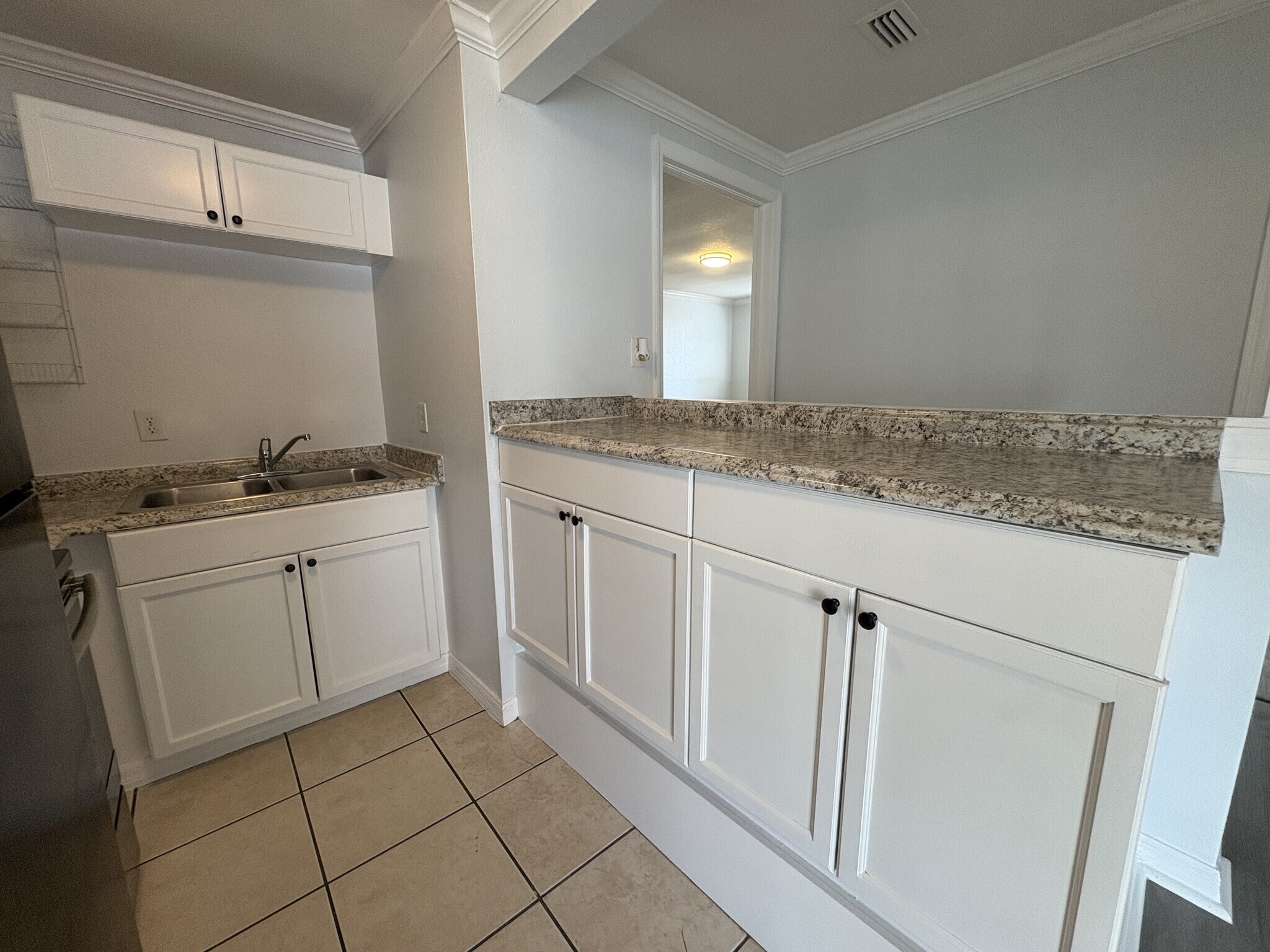Kitchen - 2203 Cochran St