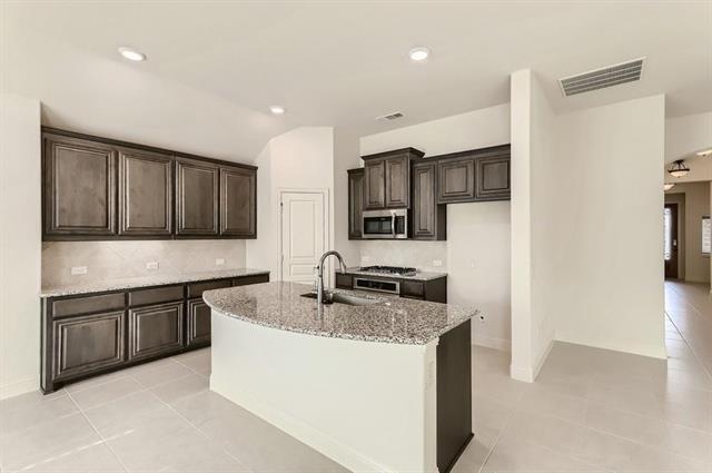 Building Photo - 3216 Creekhaven Dr