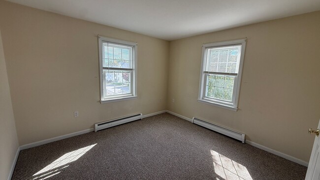 Building Photo - 10 Ham St