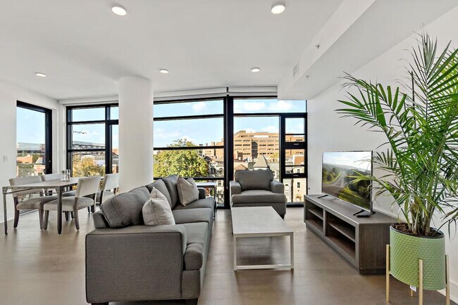 Building Photo - 2007 Vermont Ave NW