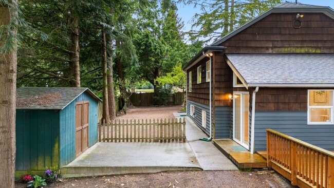 Building Photo - Charming 3 Bed / 1.75 Bath Craftsman-Style...