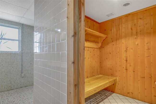 Building Photo - 300 Bayview Dr