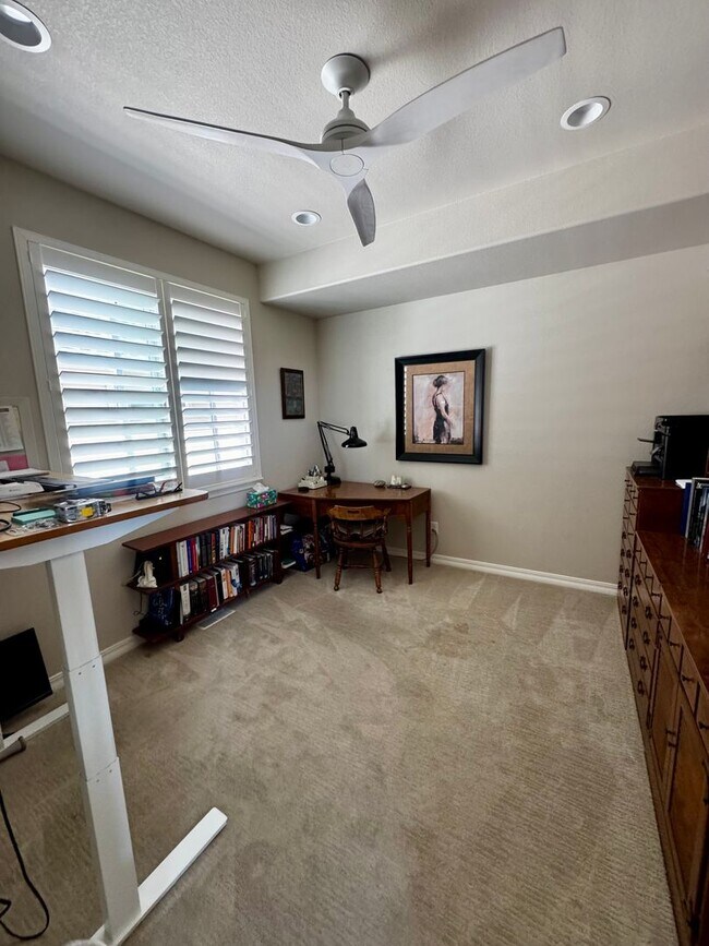 Building Photo - Stunning 5 Bedroom Home in Cordera with access to Community center with pool
