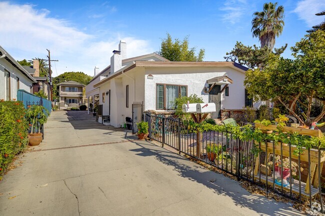 Building Photo - 4242 La Salle Ave