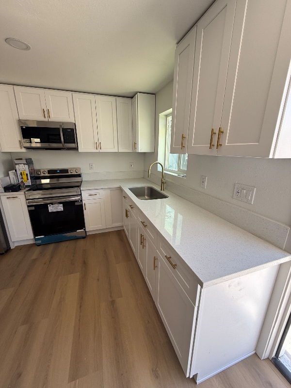 Building Photo - 220 E 21st St