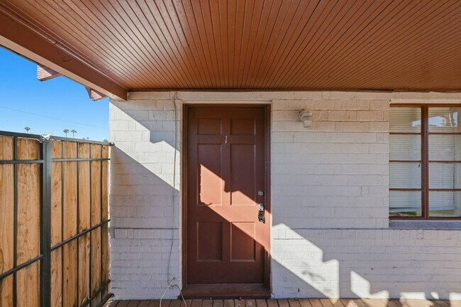 Building Photo - Great complex in Central Phoenix