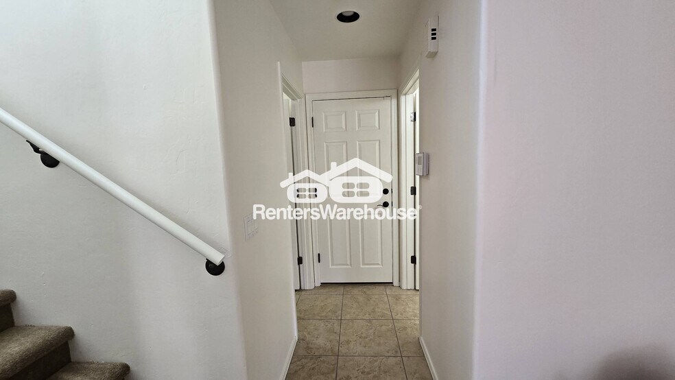 Building Photo - 1126 E Mt Shibell Dr
