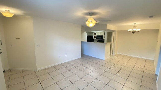 Building Photo - 2 Bedroom, 2 Bath in Kissimmee!