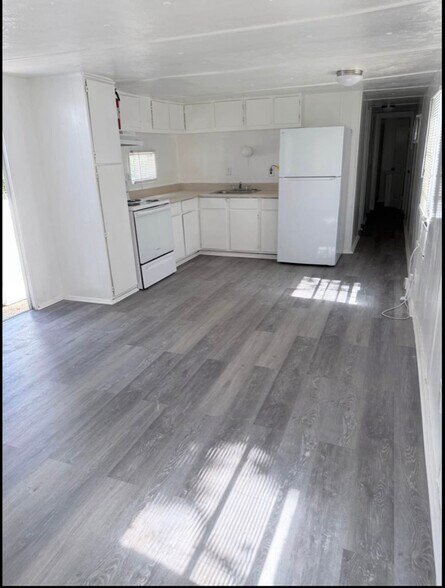 Building Photo - 215 Weeks Rd