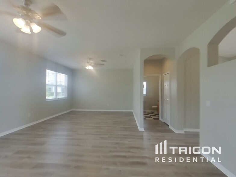 Building Photo - 3600 Cresthill Ln