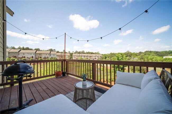 Building Photo - 1595 Ridgebrook Downs