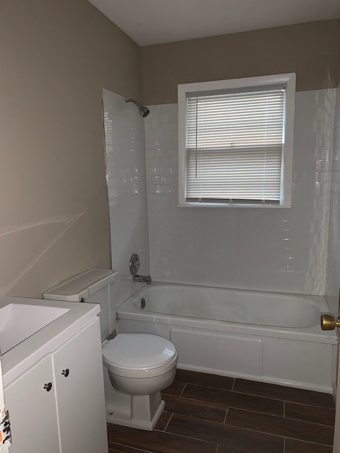 Building Photo - 6th