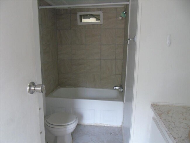 Building Photo - 910 Bunton Ln