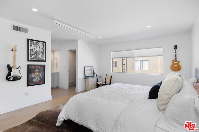 Building Photo - 4350 Glencoe Ave