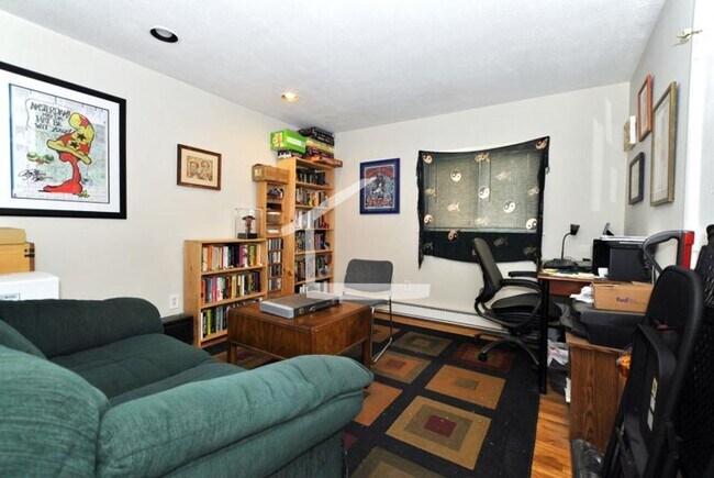 Building Photo - Cozy 1 bed 1 bath with private balcony available 7/1/26