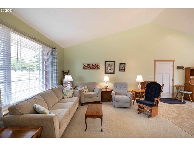 Building Photo - Bright and Beautiful 3/2 in Seabird Village!