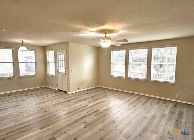 Building Photo - 5509 Columbia Dr