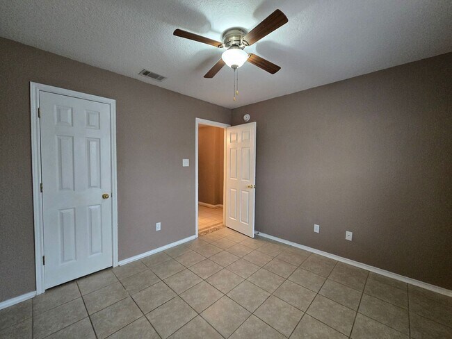 Building Photo - 2710 Alma Dr