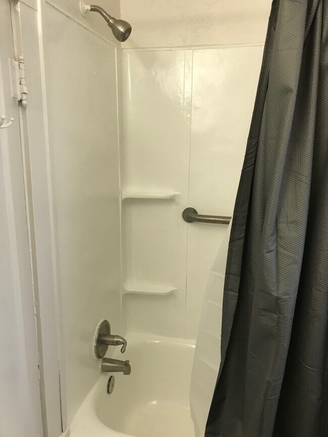 Building Photo - 2618 Meridian St