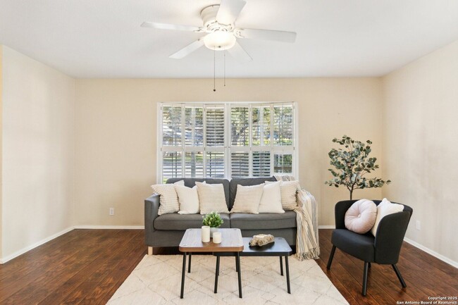 Building Photo - WHISPERING OAKS GARDEN HOME