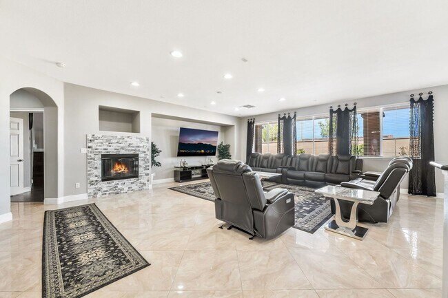 Building Photo - Fully Furnished Luxury Living with Expansive, Move-In Ready Comfort!