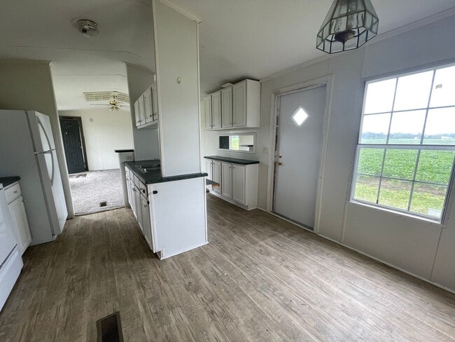 Building Photo - 2 BR, 2 BA Singlewide in Great Location in Pikeville!