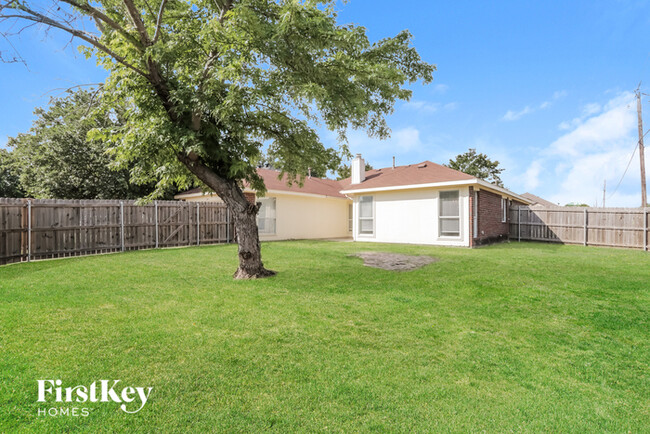 Building Photo - 2500 Crystal Falls Dr