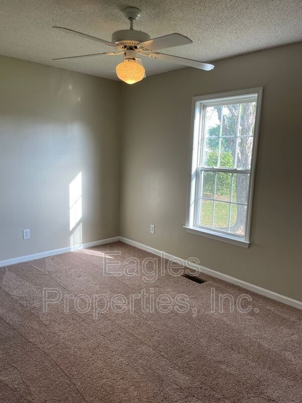 Building Photo - 104 Jordan Bluff Pl
