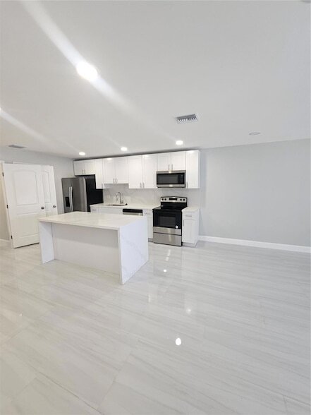 Building Photo - 4072 SW 51st St