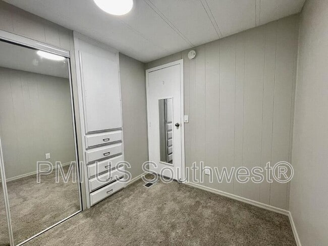 Building Photo - 437 Riverfront Dr
