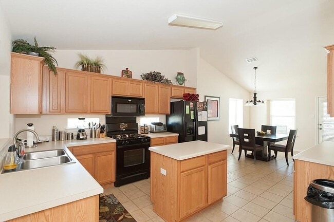 Building Photo - 100 Joshua Tree Cir
