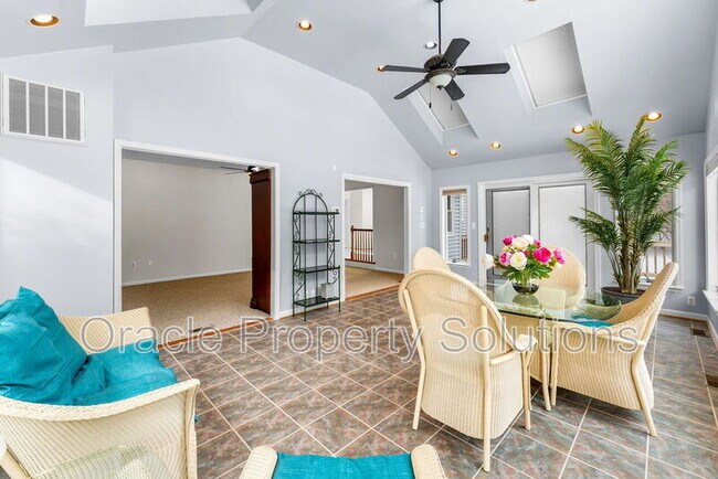 Building Photo - 8009 Frontier Dr