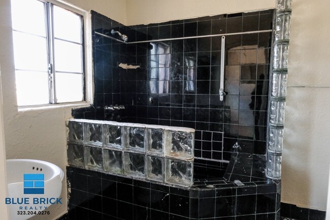 Building Photo - 1401 W 53rd St