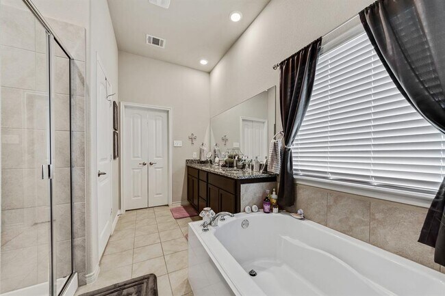 Building Photo - 932 Lake Cypress Ln