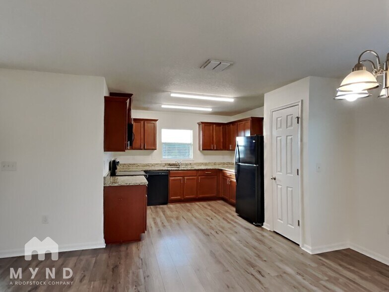 Building Photo - 6600 Wirevine Dr