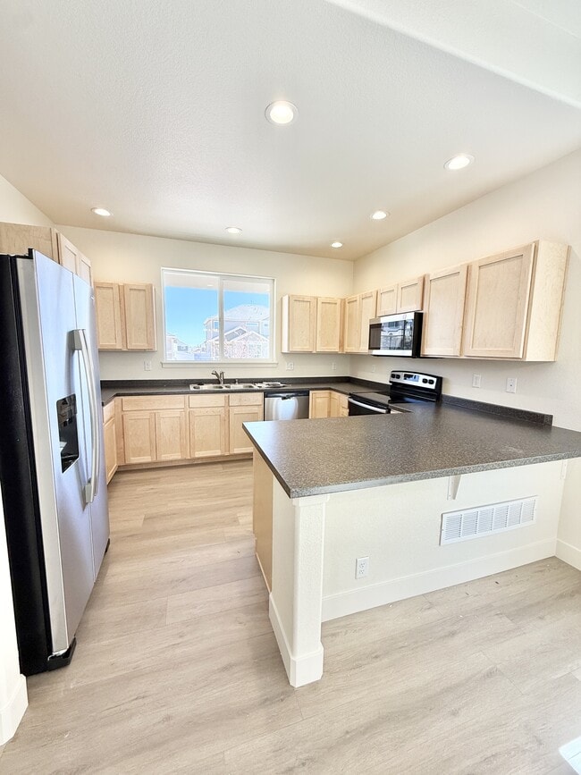 Building Photo - 2392 Jasmine Ln