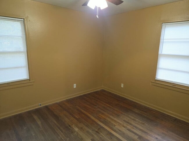 Building Photo - 2 N Richard Dr