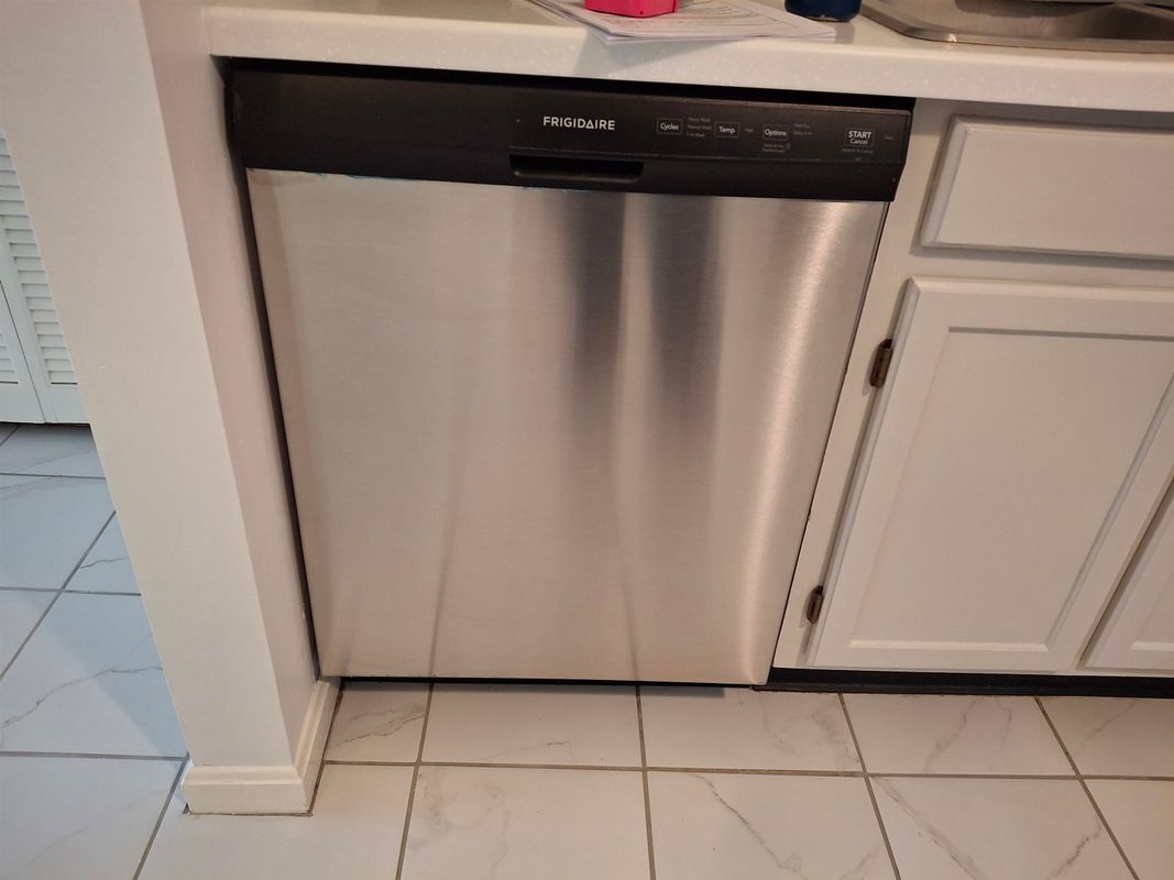 Building Photo - 50 Brookside Dr