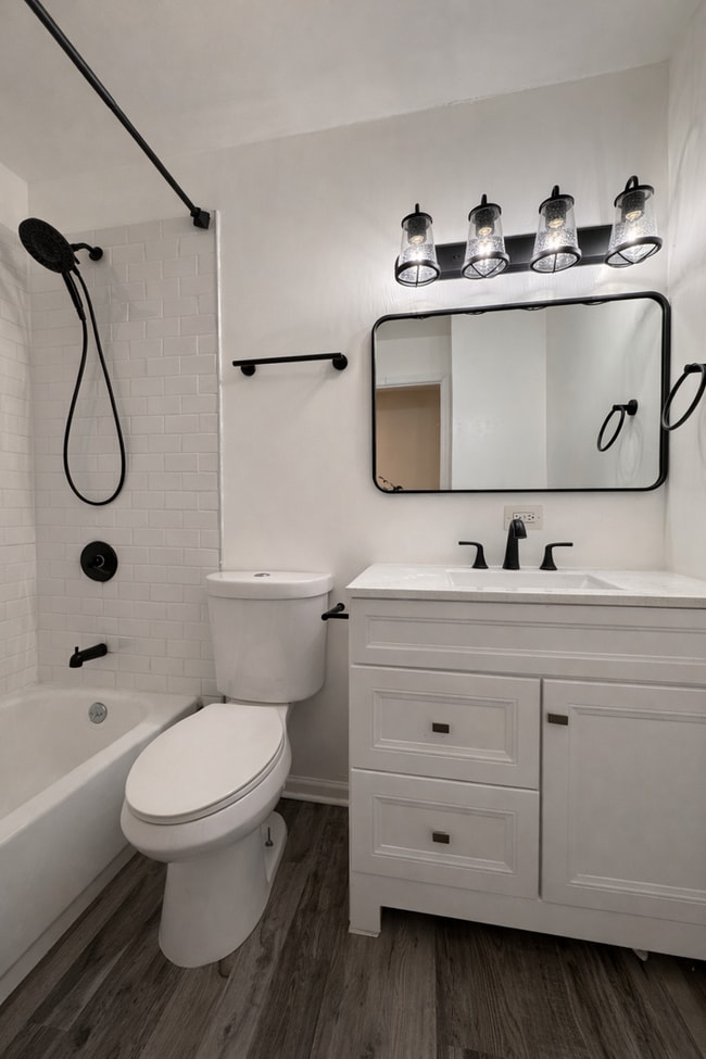 Building Photo - 3359 S Indiana Ave