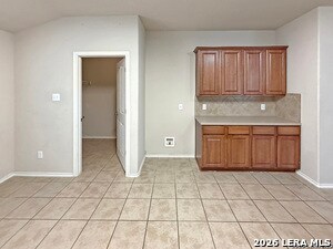 Building Photo - 610 Point Springs