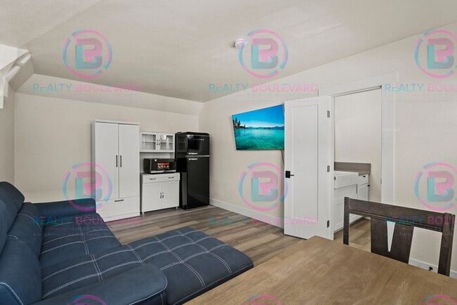 Building Photo - Studio apartment available now in the hear...