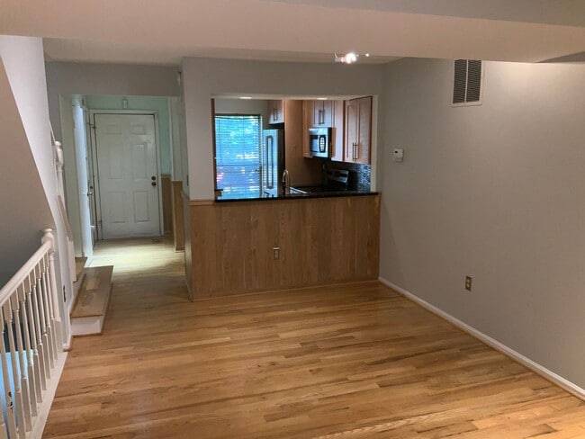 Building Photo - Beautiful 2BR 3.5BA updated town home located in the Saddle Ridge Community