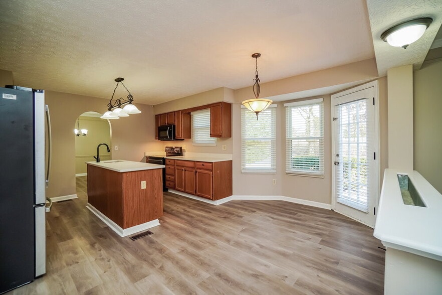 Building Photo - 7927 Oak Valley Rd